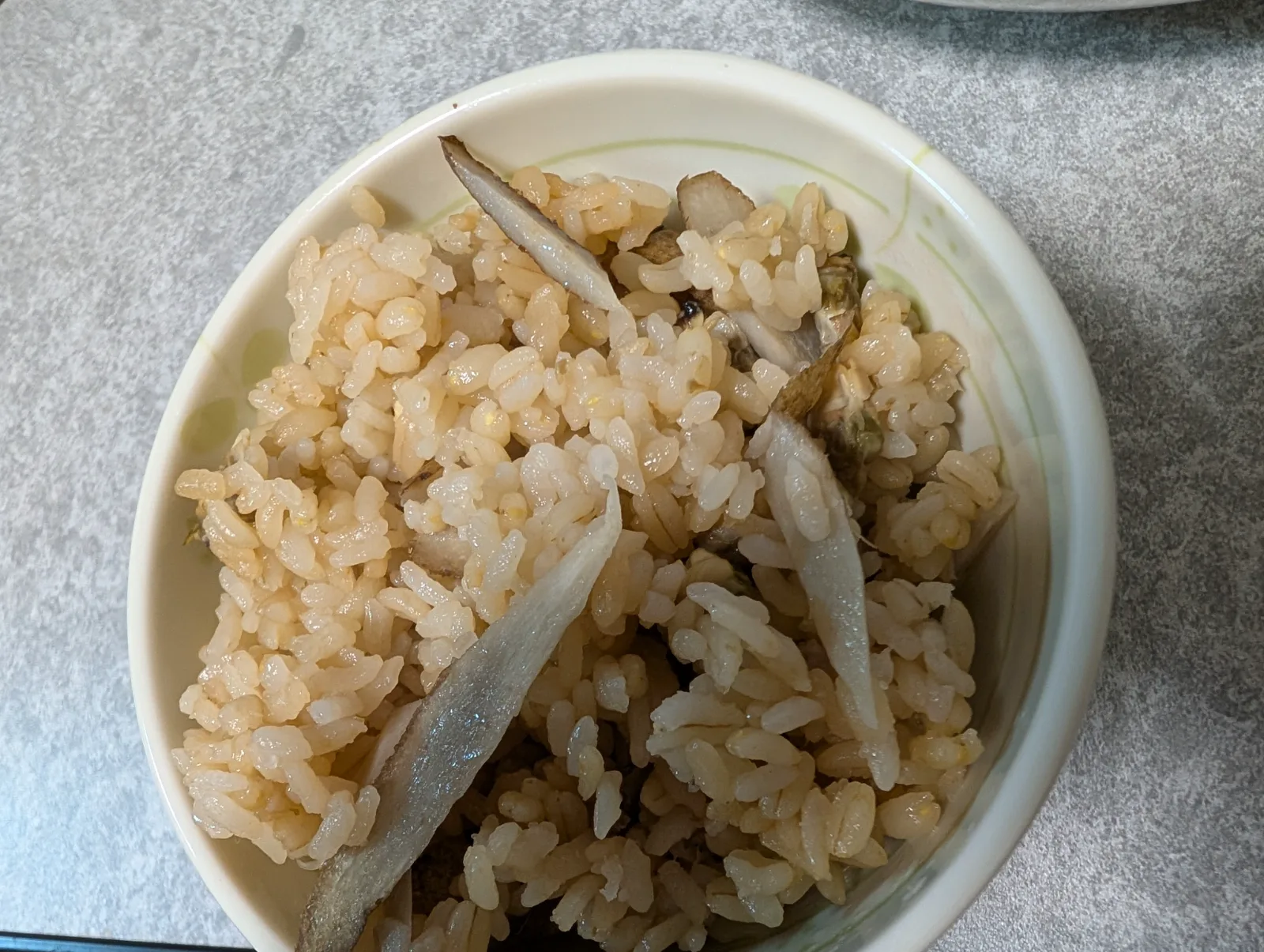 ごぼうとあさりの炊き込みご飯、もち麦入り