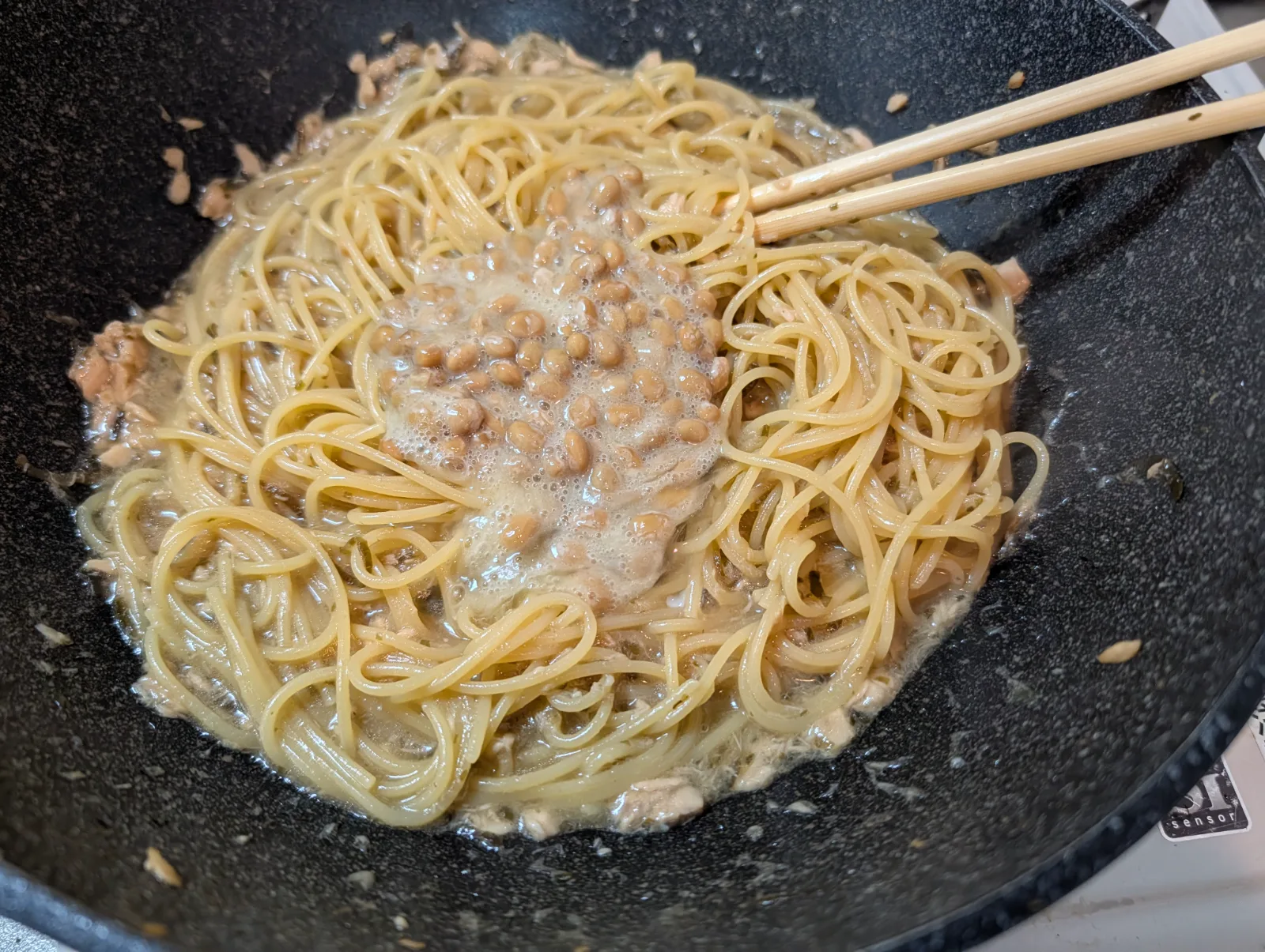 ワンパンで茹で上がり前に納豆投入